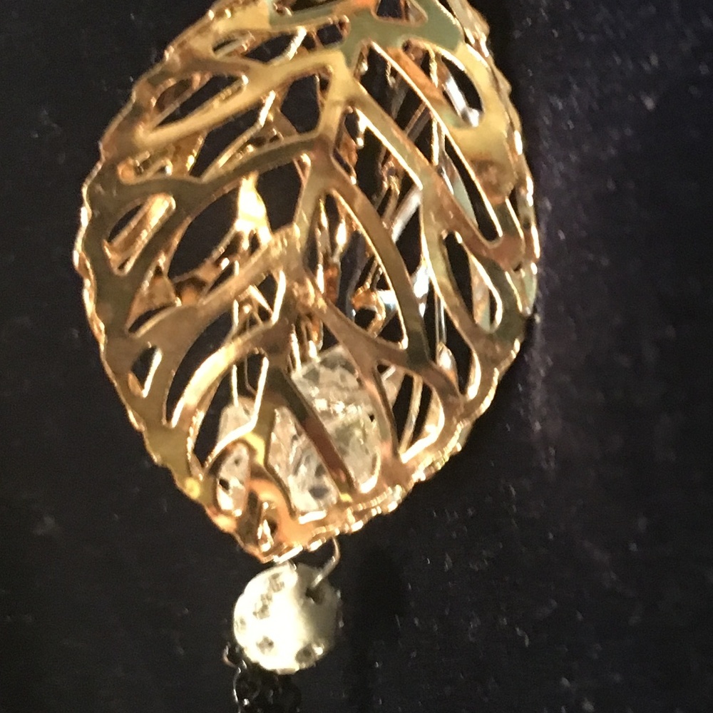 NWOT UNBRANDED GOLD/BLACK LEAF 24" NECKLACE - Picture 3 of 6